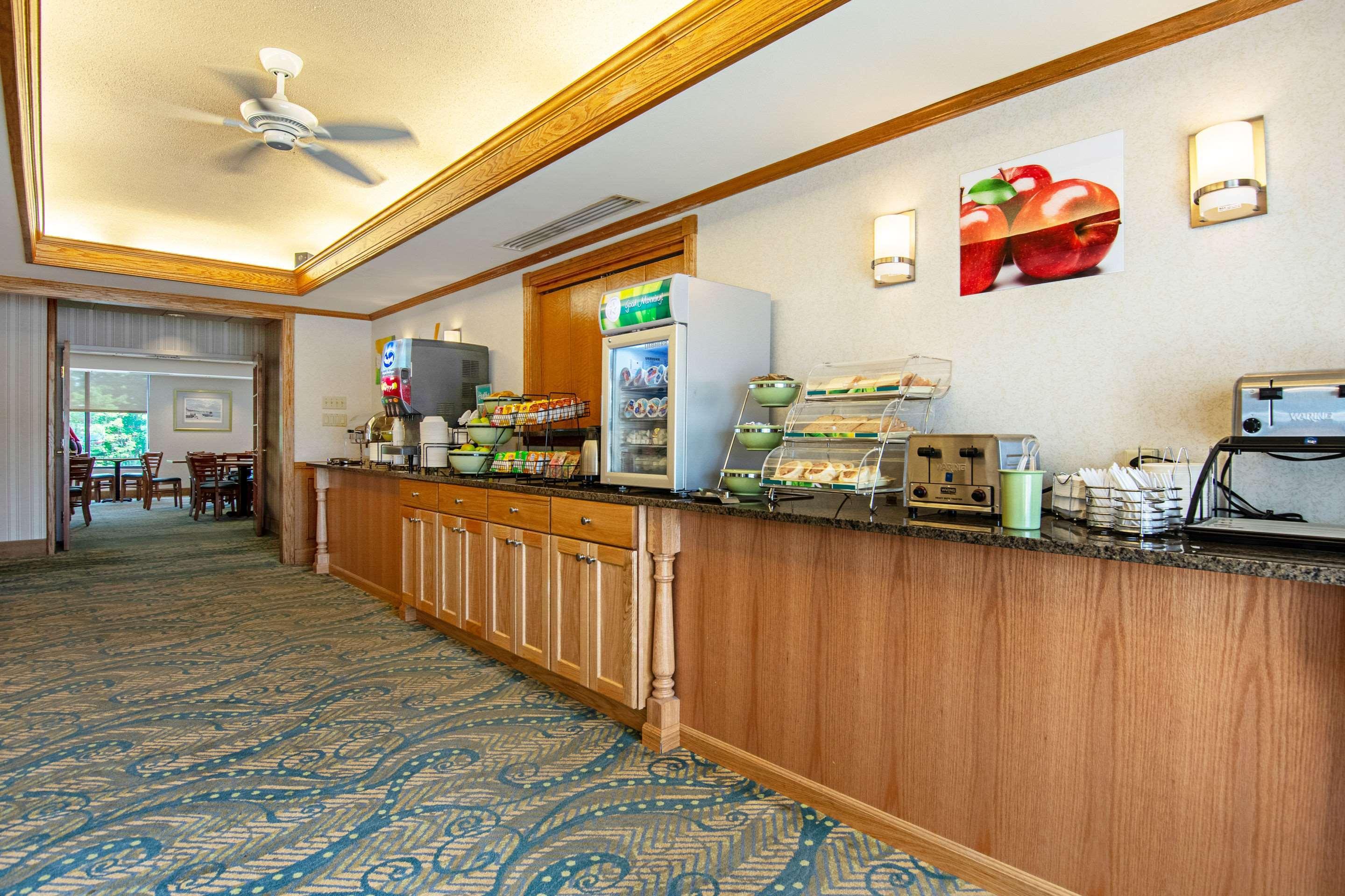 Quality Inn Portsmouth Exteriör bild
